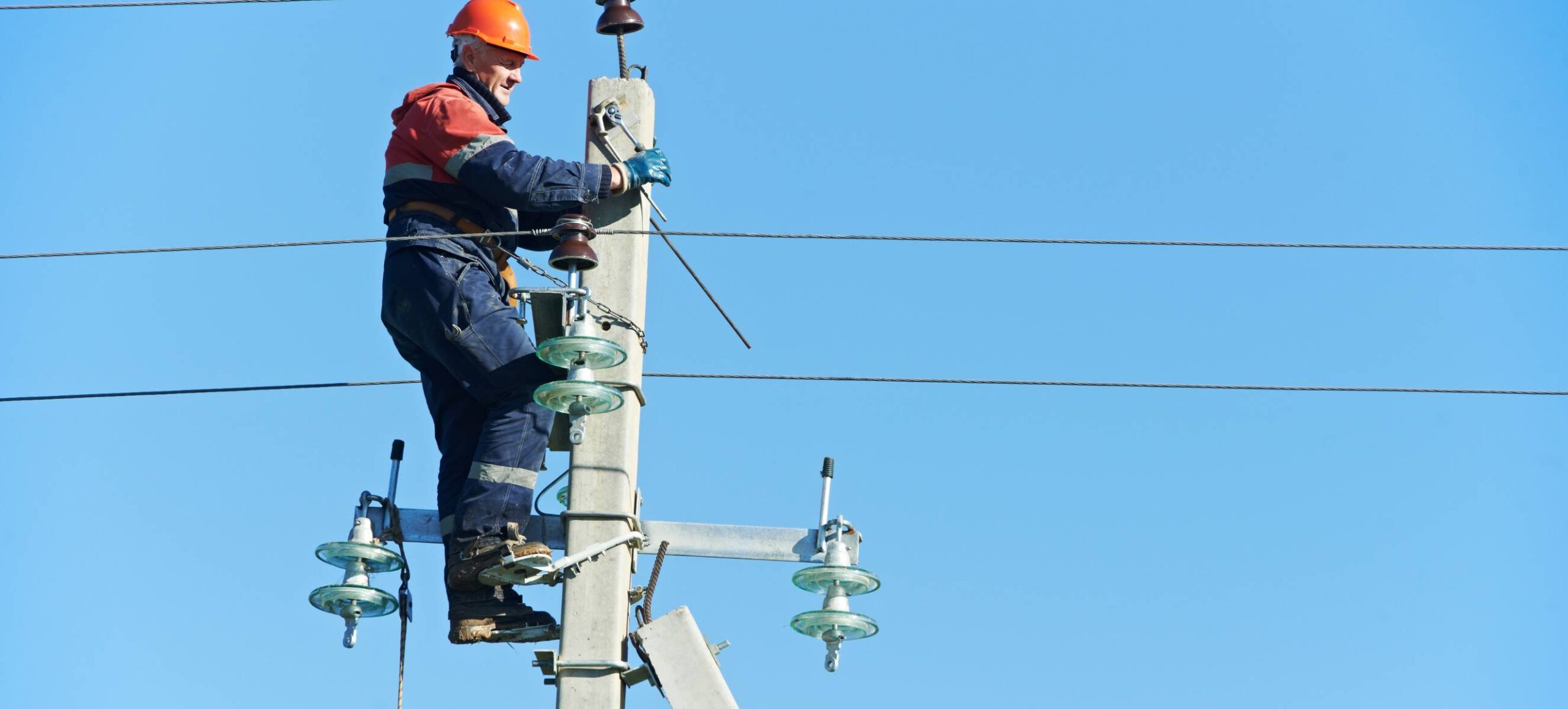 Work safely in the vicinity of live electrical apparatus as a non-electrical worker