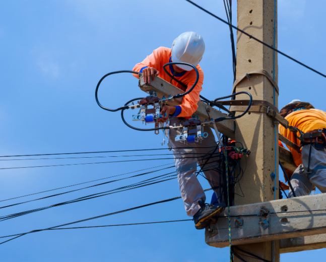 Perform Pole Top Rescue course